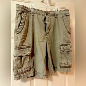 Union Bay Men's Khaki Cargo Shorts with Great Detailing Size 34